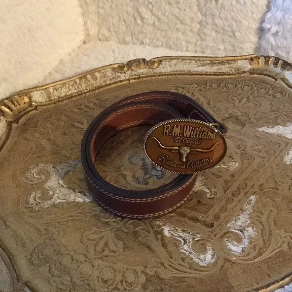R. M. Williams The Original Bushman’s Outfitters Leather Belt & Signature Buckle